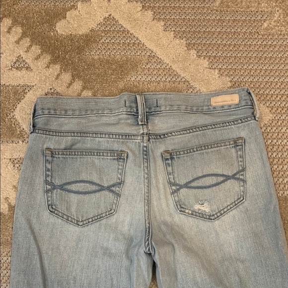 Light Blue Abercrombie & Fitch Light Blue Distressed Jeans - Size 27 - Picture 9 of 10